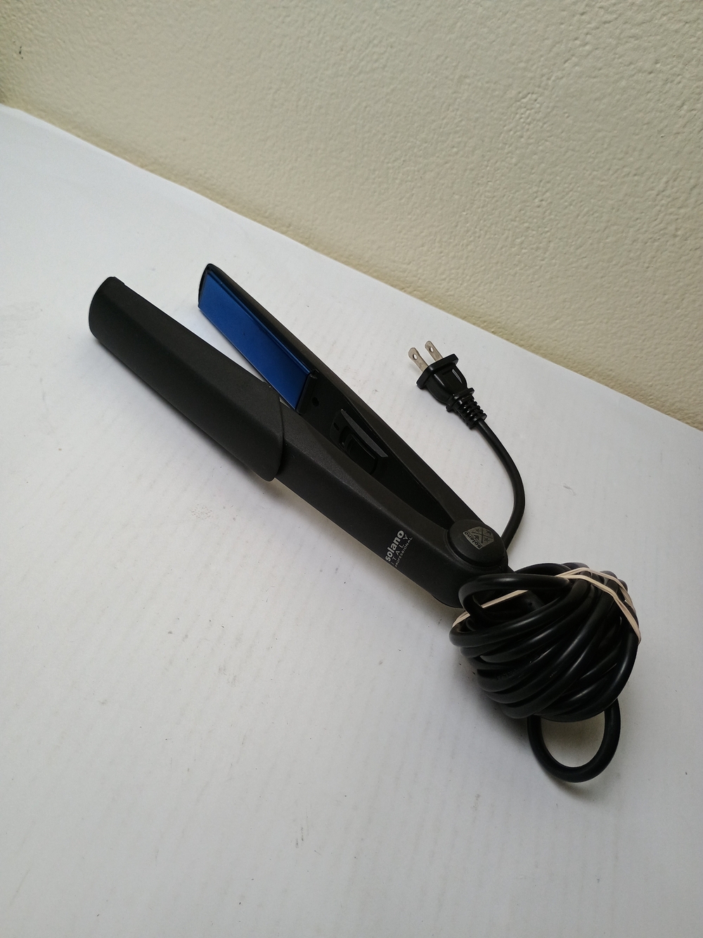 Solano Italy Professional Black and Blue Ceramic Hair Straightener Flat Iron